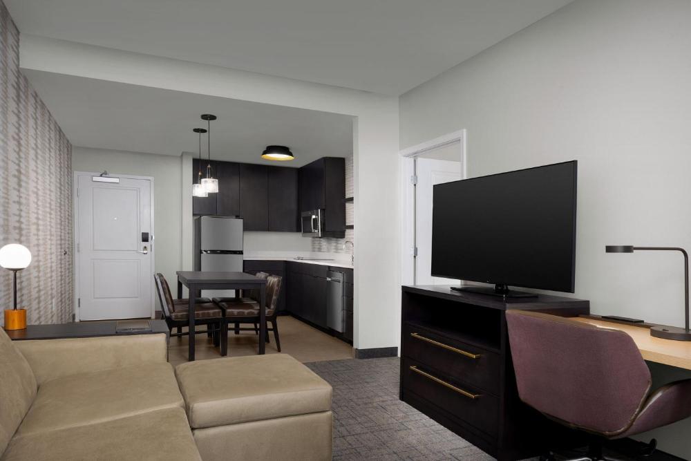 Queen Studio with Sofa Bed interior